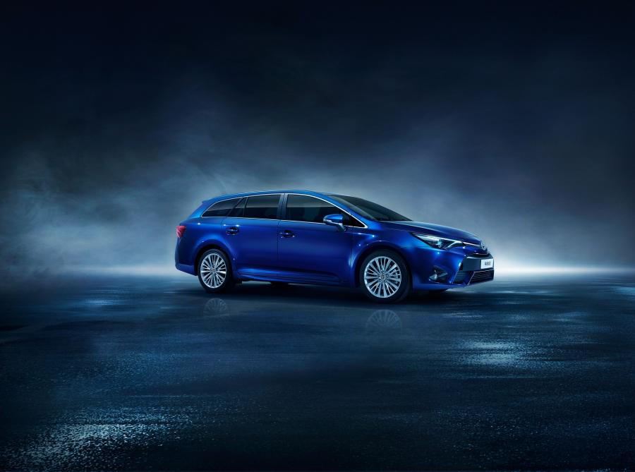  Toyota Avensis Wagon 2015 года  (фото 24 из 33)